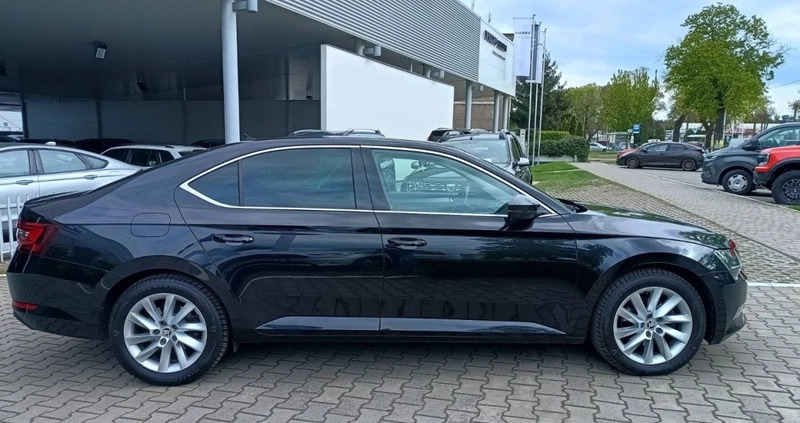 Skoda Superb cena 99900 przebieg: 121100, rok produkcji 2019 z Szczecin małe 596